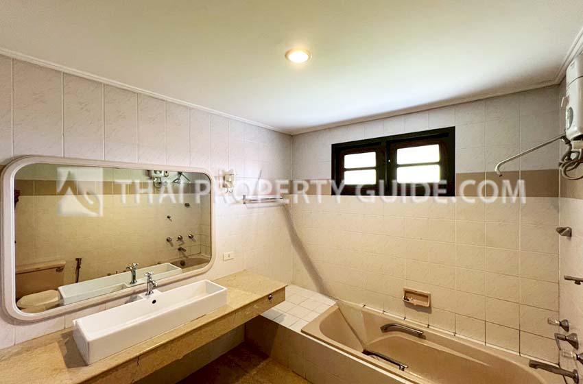 House with Shared Pool in Bangnatrad 
